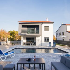 Dani háza- Gostinjac - Medence, 4 háló, erdő széli nyugalom